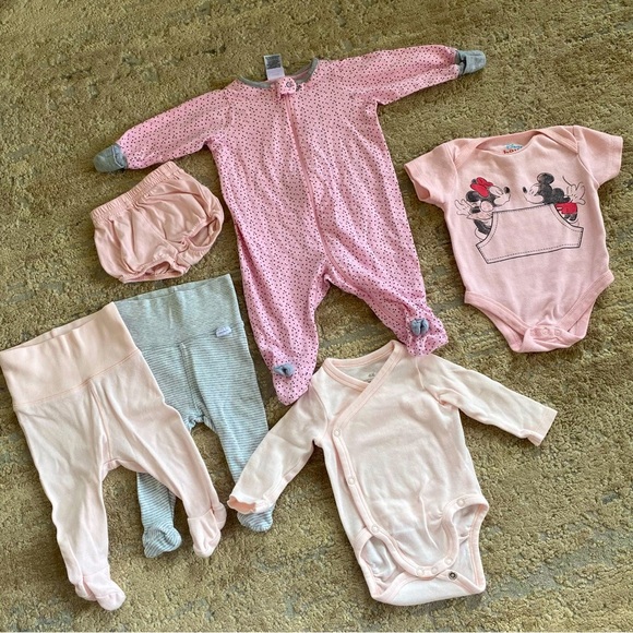 H&M/Disney/Carter’s Newborn Baby Girl Bundle of Onesies Footsie Bodysuits Pants - Picture 1 of 8